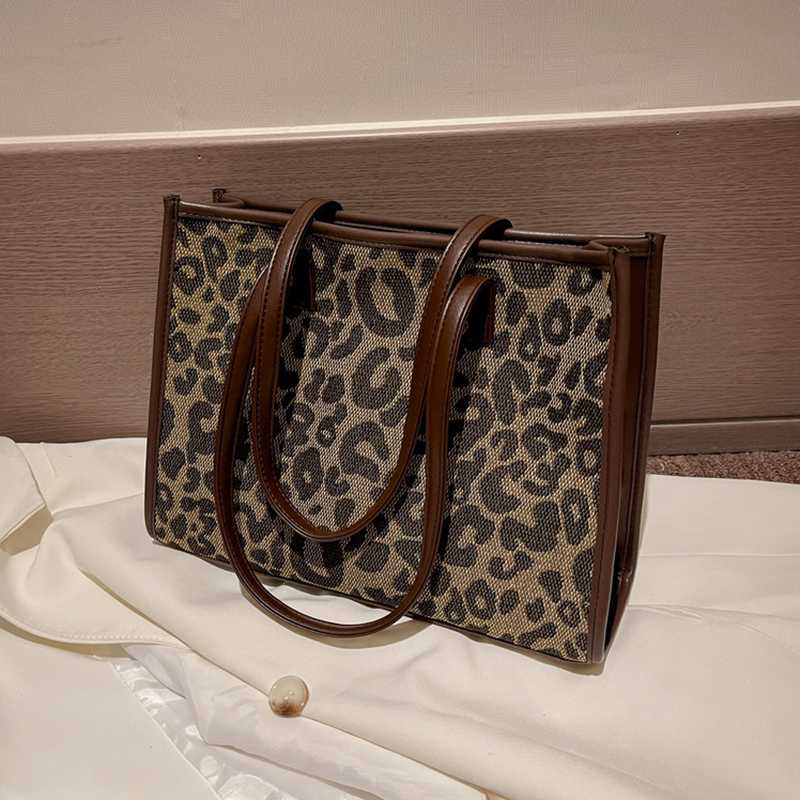 目を惹く存在感！ワンランク上のお洒落を演出するヒョウ柄のバッグ5選