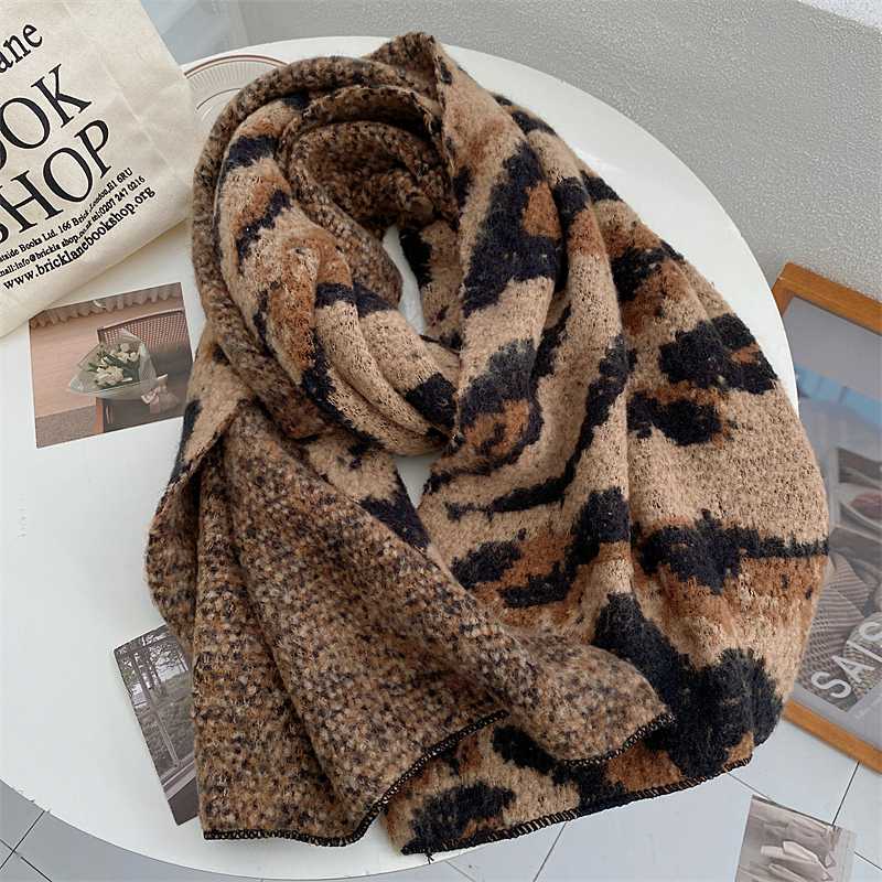 華やかさと温もりをプラスするレオパードストール5選