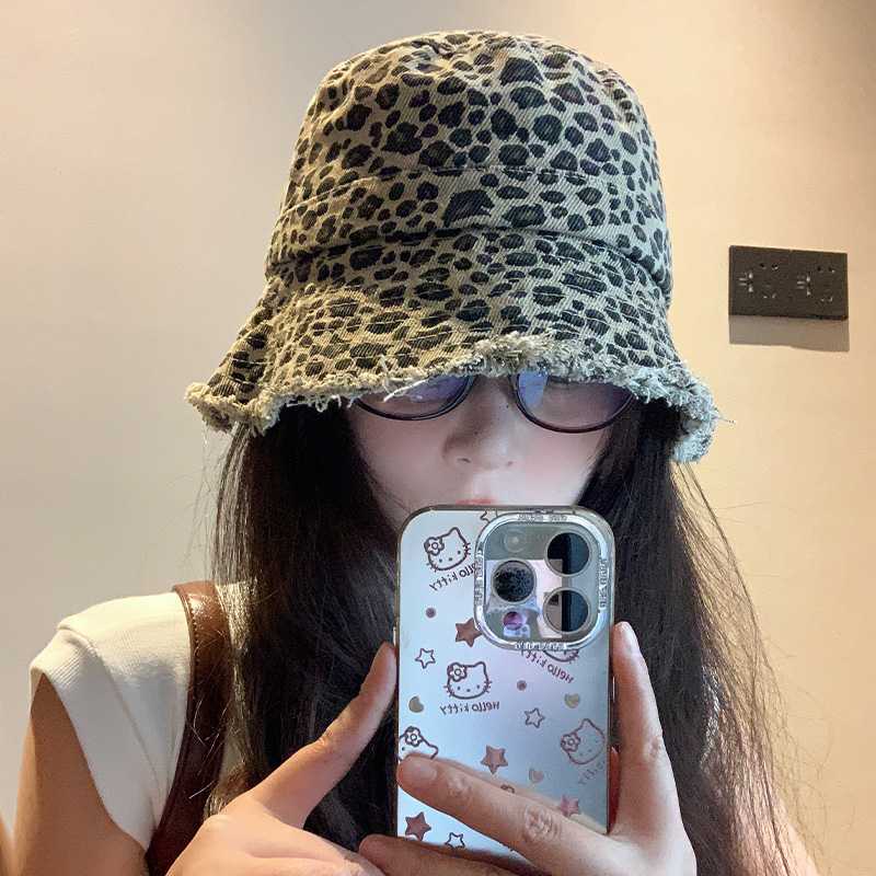 個性と魅力をアピール!トレンド感あふれるヒョウ柄ハットおすすめ5選