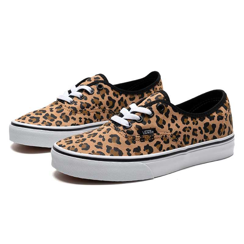 足元から魅せる個性!かっこいいヒョウ柄スニーカー5選