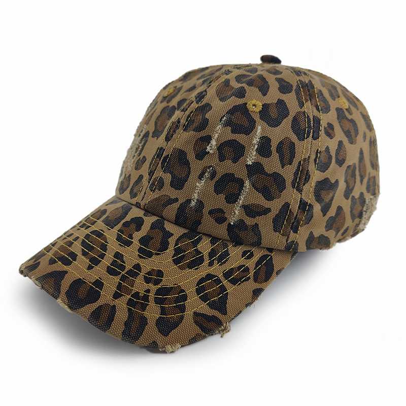 大人の余裕が漂う!茶色のヒョウ柄キャップで魅せる洗練スタイル5選