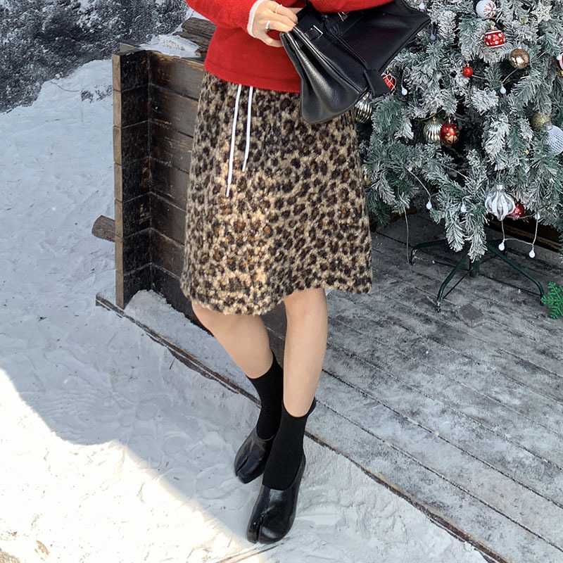 タイトスカートにヒョウ柄を取り入れてワンランク上の大人スタイルを楽しむ10選