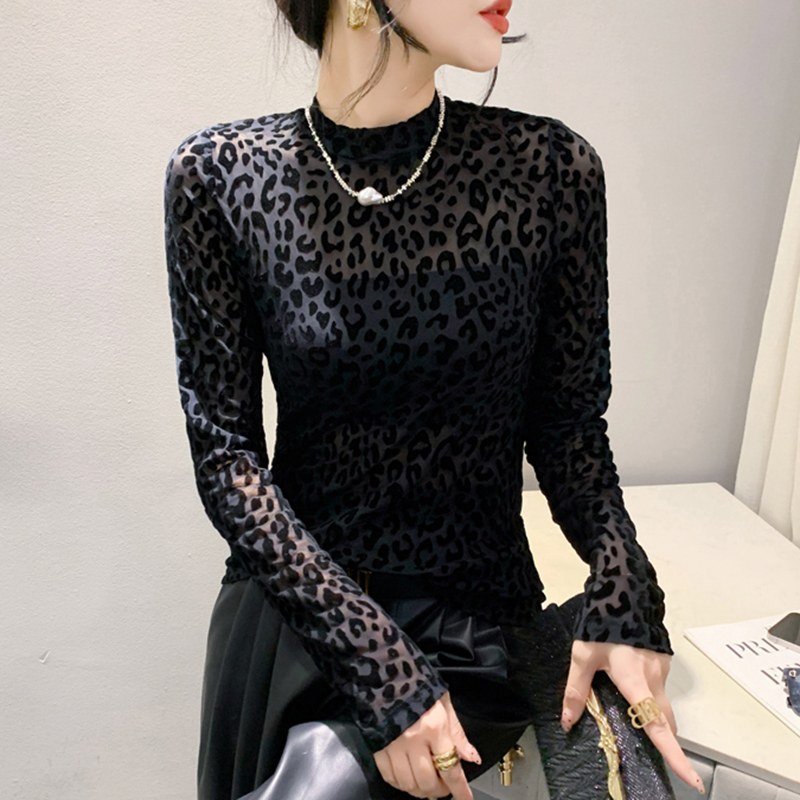 ヒョウ柄シアーベロアトップス