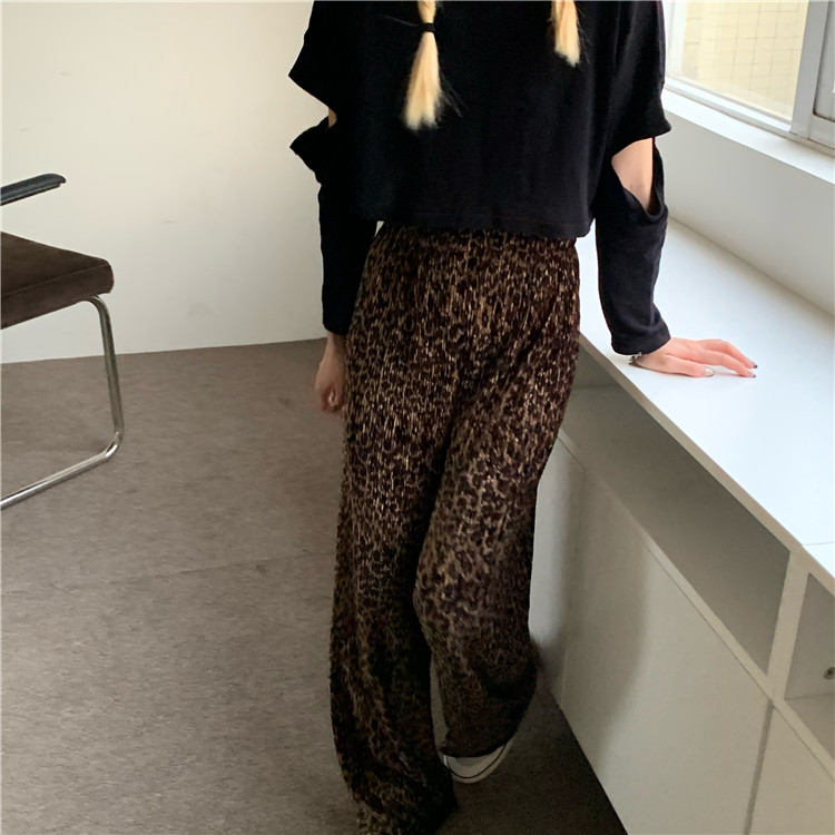 ヒョウ柄ワイドパンツ 伸縮性抜群 おしゃれカジュアル