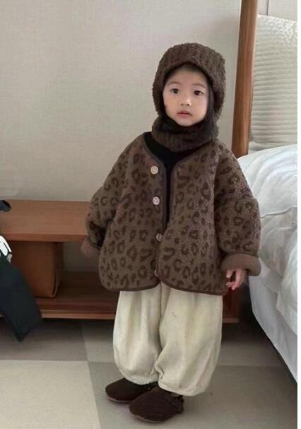 冬新作 子供服 ヒョウ柄厚手フード付きアウター