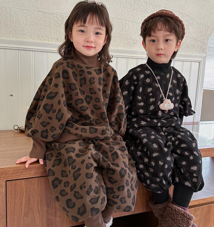 キッズトップス ヒョウ柄スウェット上下セット 80-140cm