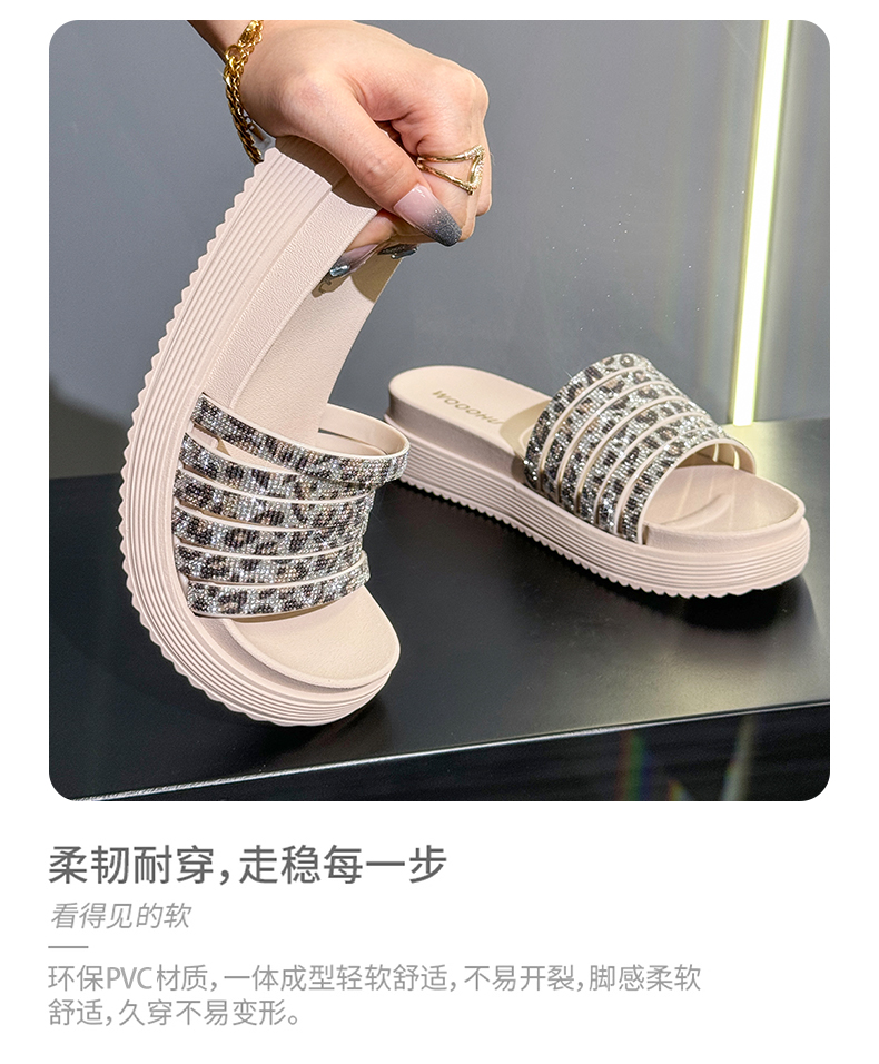 きらめく装飾ヒョウ柄サンダル