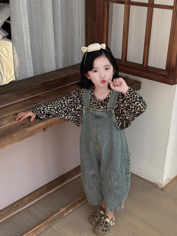 韓国風子供服 ヒョウ柄トップス付きデニムサロペットアウター