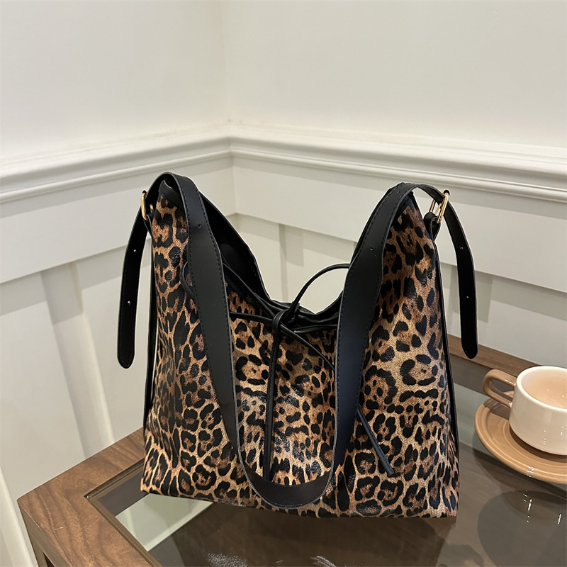 ワイルドヒョウ柄ショルダー