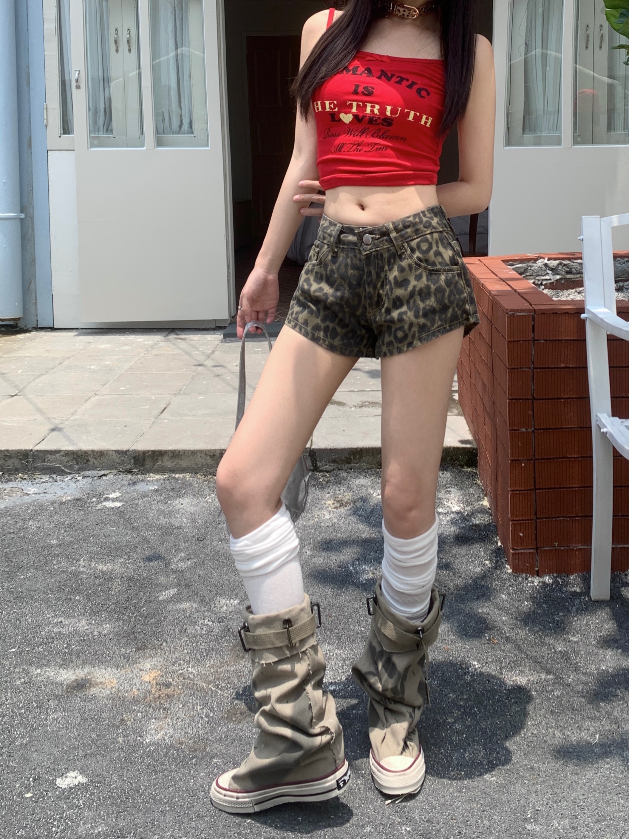 ヒョウ柄 野性的な魅力ヒョウ柄ショートパンツ