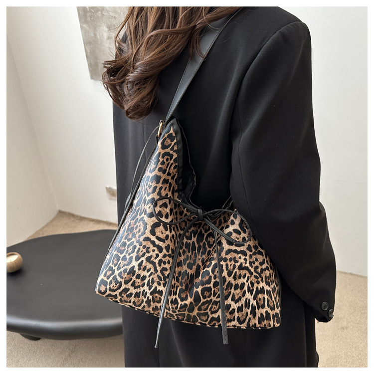 ワイルドヒョウ柄ショルダー
