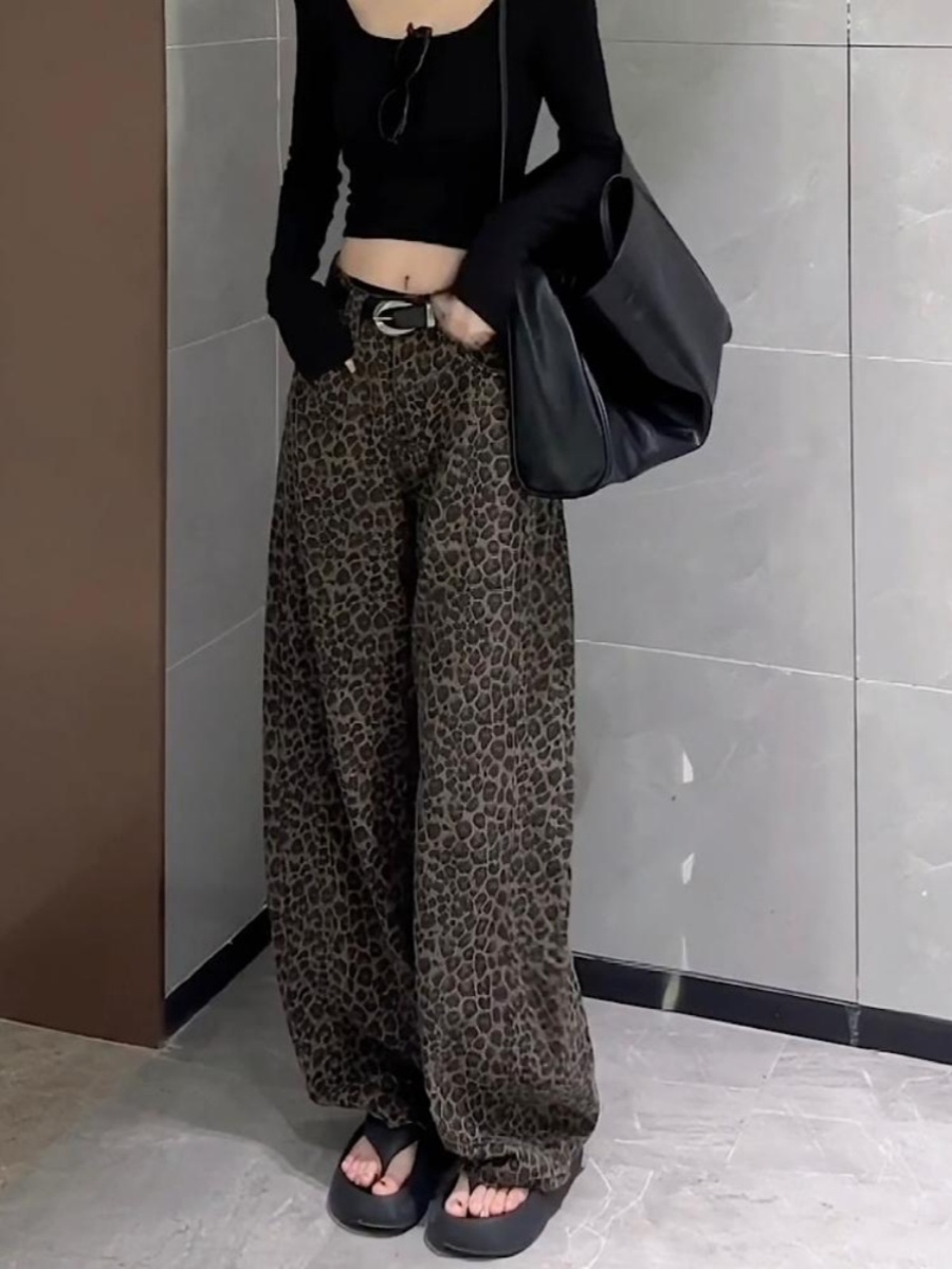 ヒョウ柄 野性的なワイドシルエットパンツ
