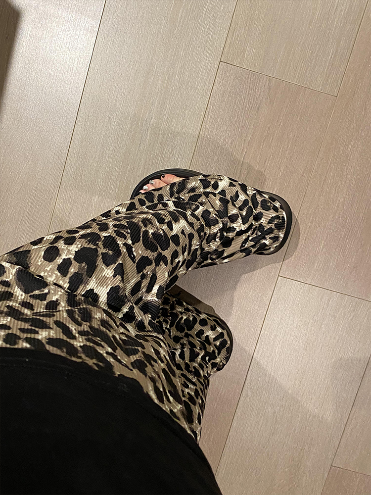 ゆったりヒョウ柄リラックスパンツ