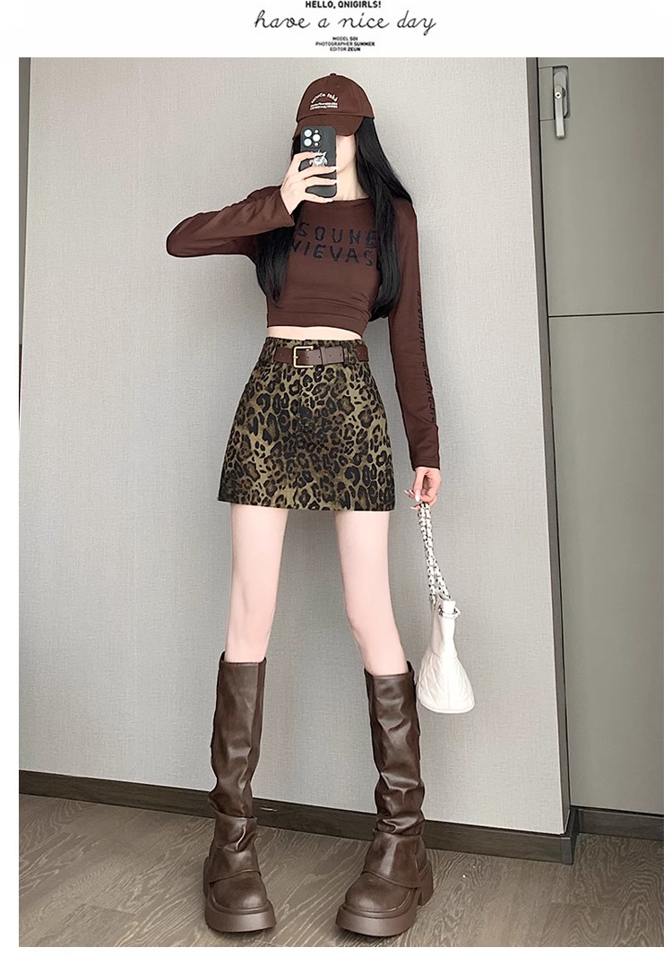 ヒョウ柄ミニスカート