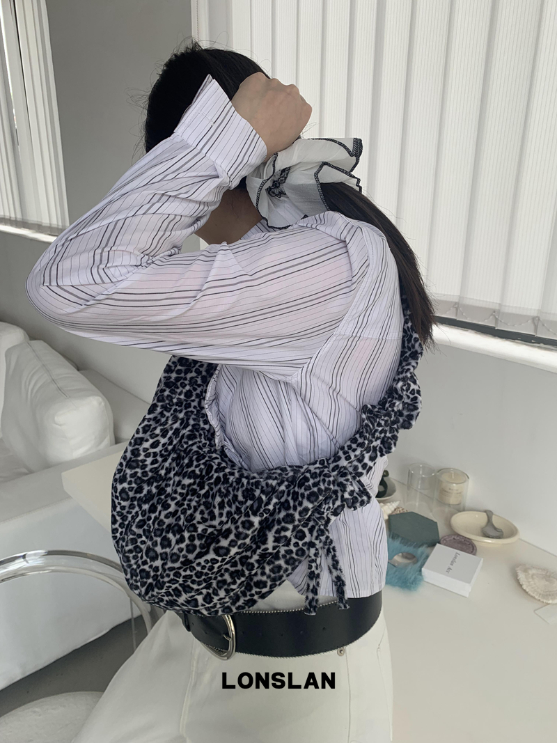 ふんわりヒョウ柄ショルダーバッグ