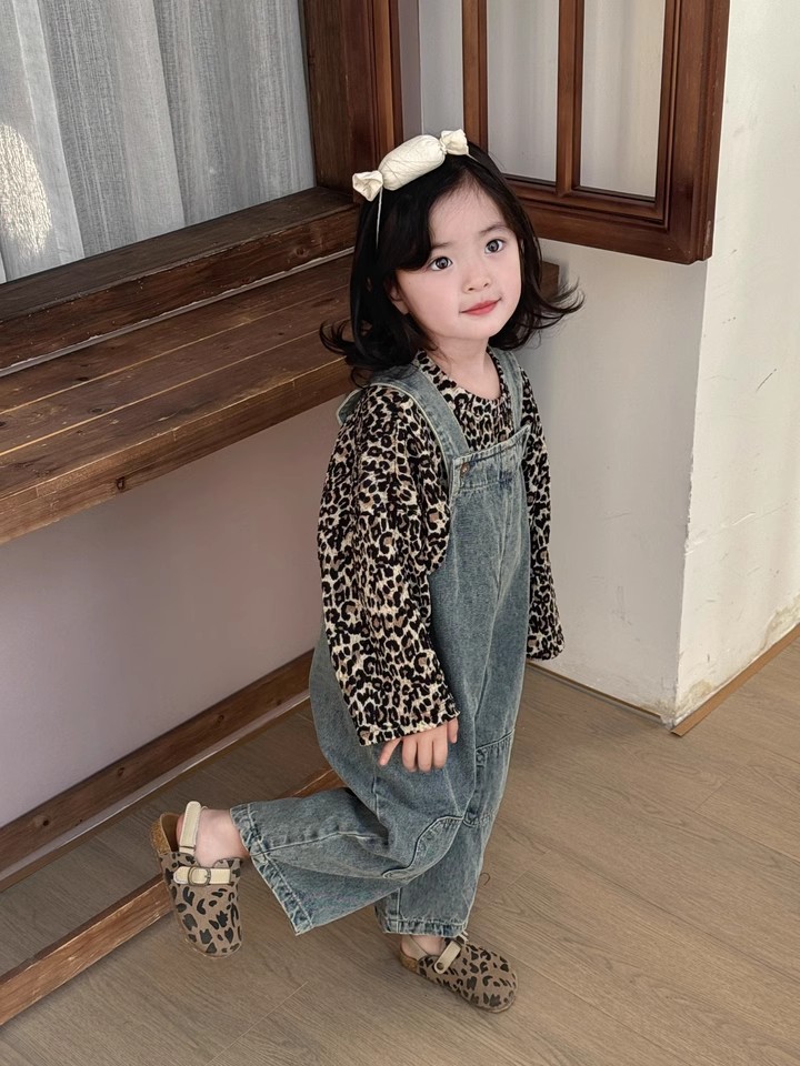 韓国風子供服 ヒョウ柄トップス付きデニムサロペットアウター