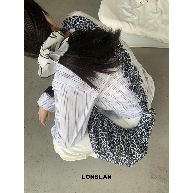 ふんわりヒョウ柄ショルダーバッグ