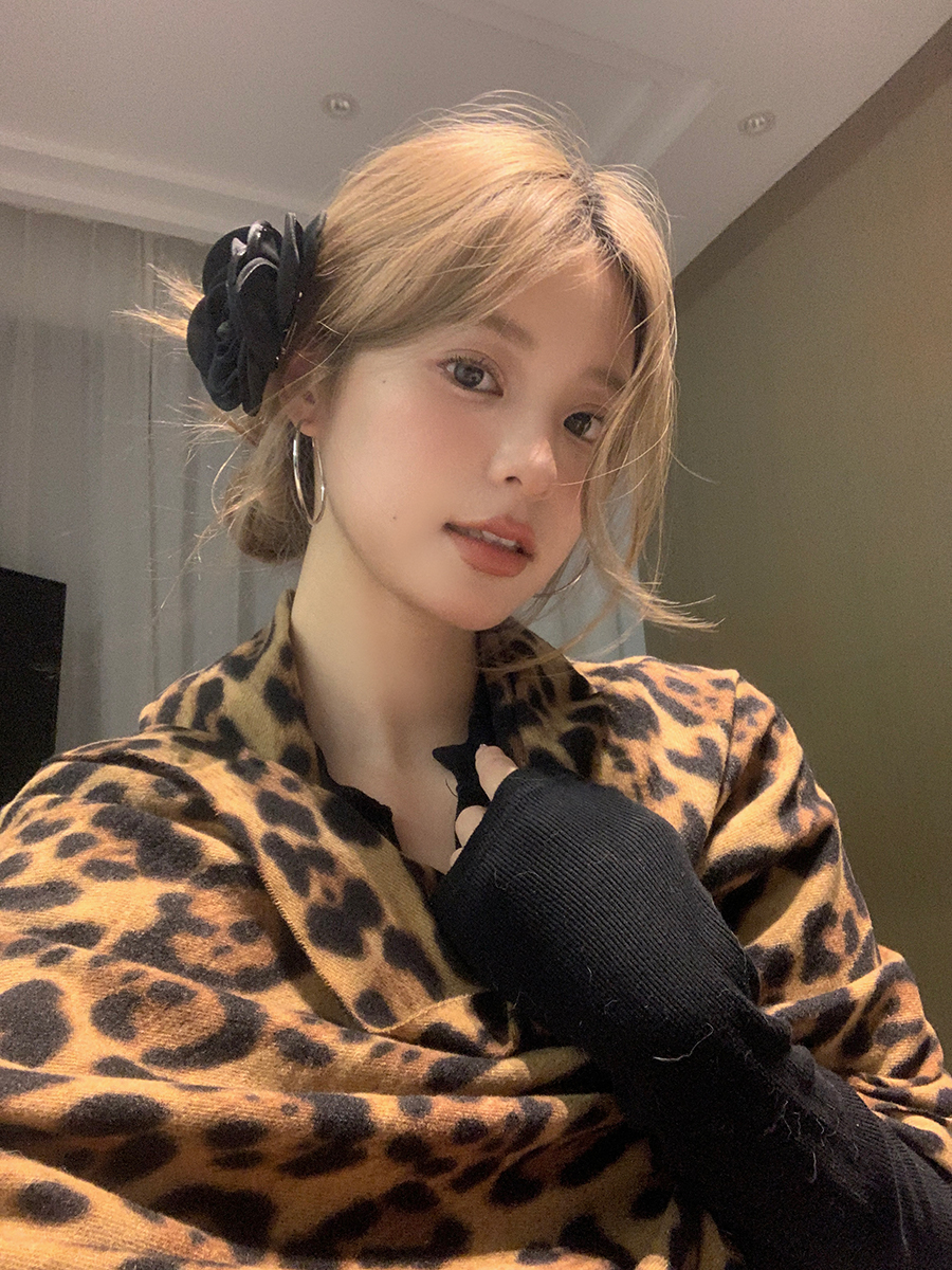 ヒョウ柄 ふんわり優美なヒョウ柄ストール