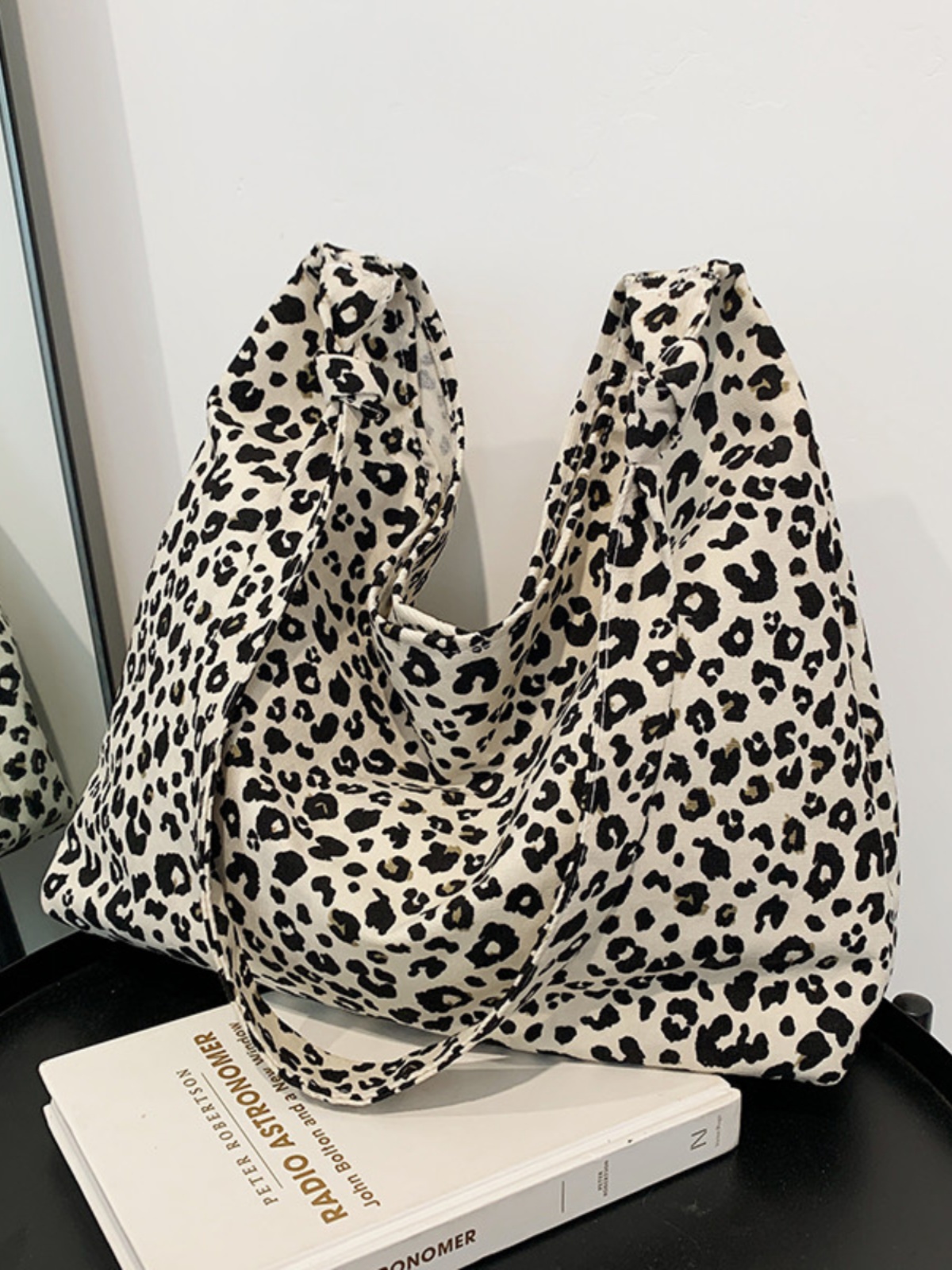 しなやかヒョウ柄ショルダーバッグ