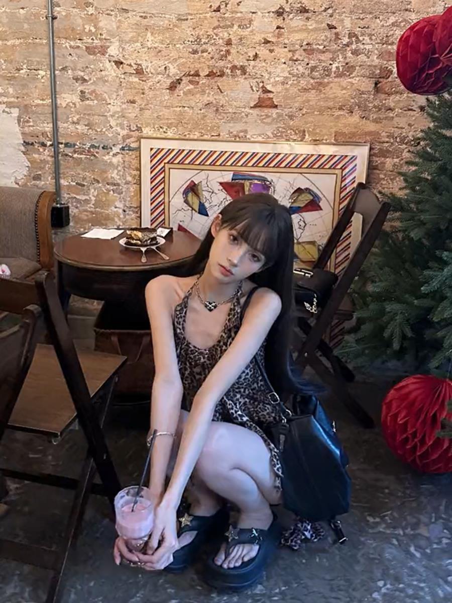 ヒョウ柄 野性美あふれるミニフリルスカート