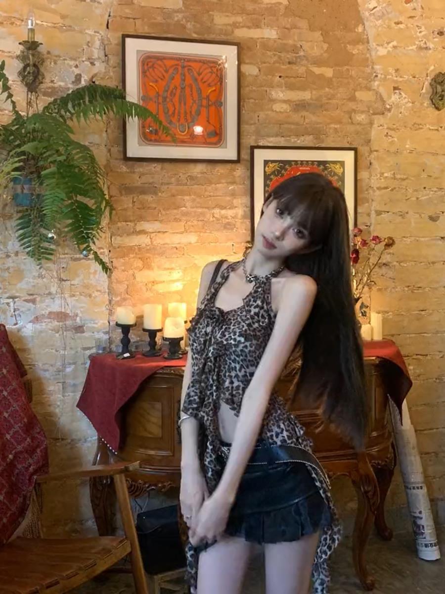 ヒョウ柄 野性美あふれるミニフリルスカート