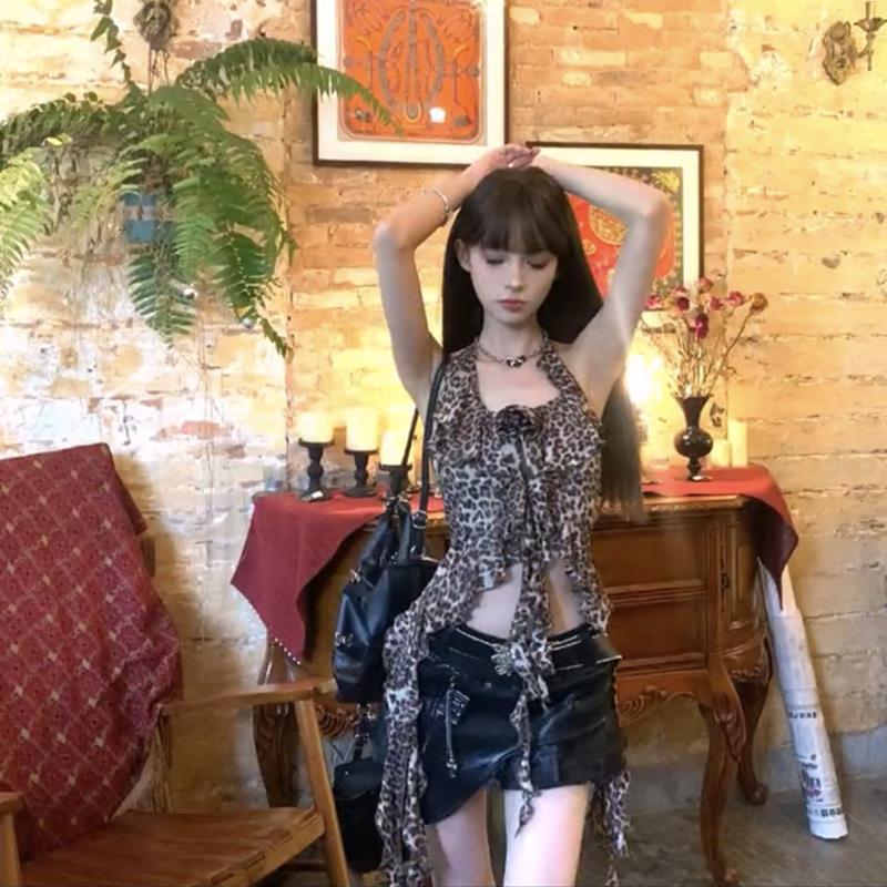 ヒョウ柄 野性美あふれるミニフリルスカート