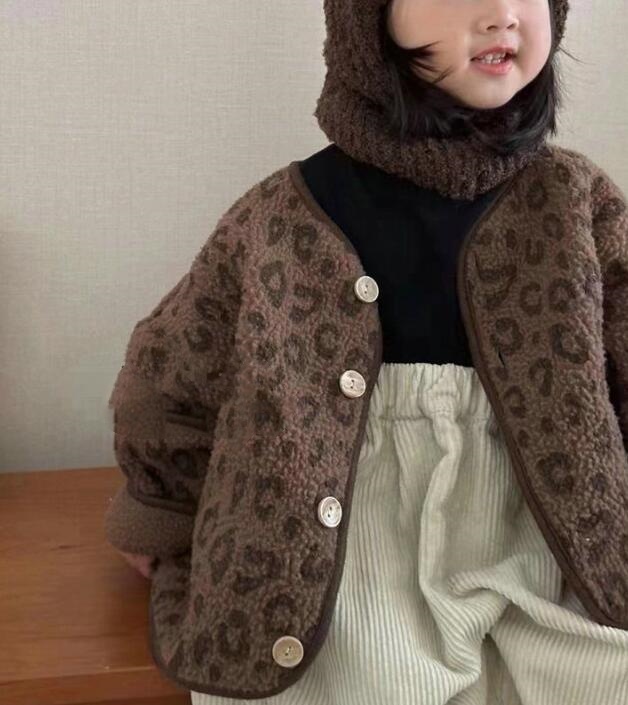 冬新作 子供服 ヒョウ柄厚手フード付きアウター