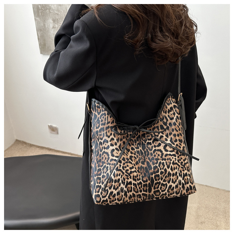 ワイルドヒョウ柄ショルダー