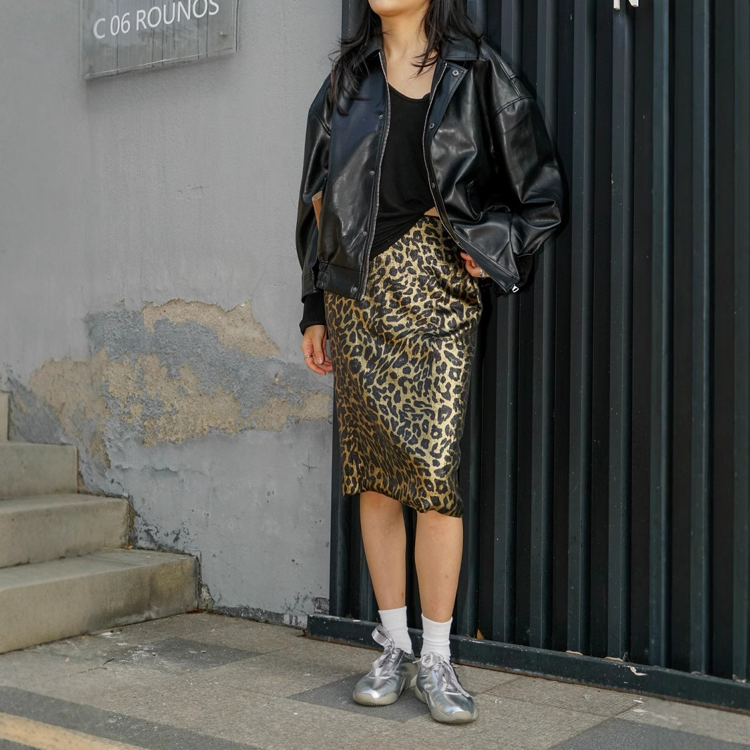 ぜいたくヒョウ柄シルクスカート