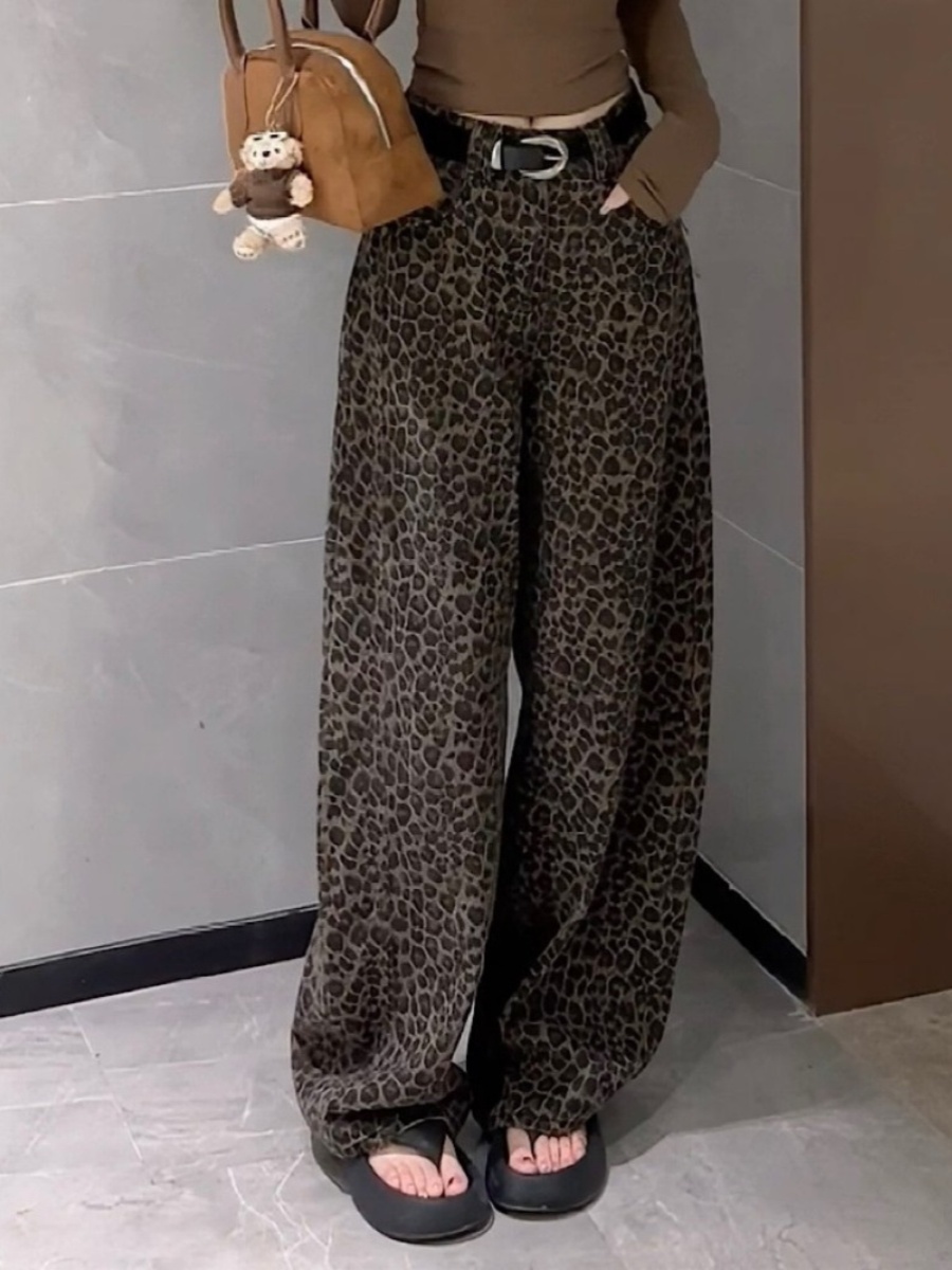 ヒョウ柄 野性的なワイドシルエットパンツ
