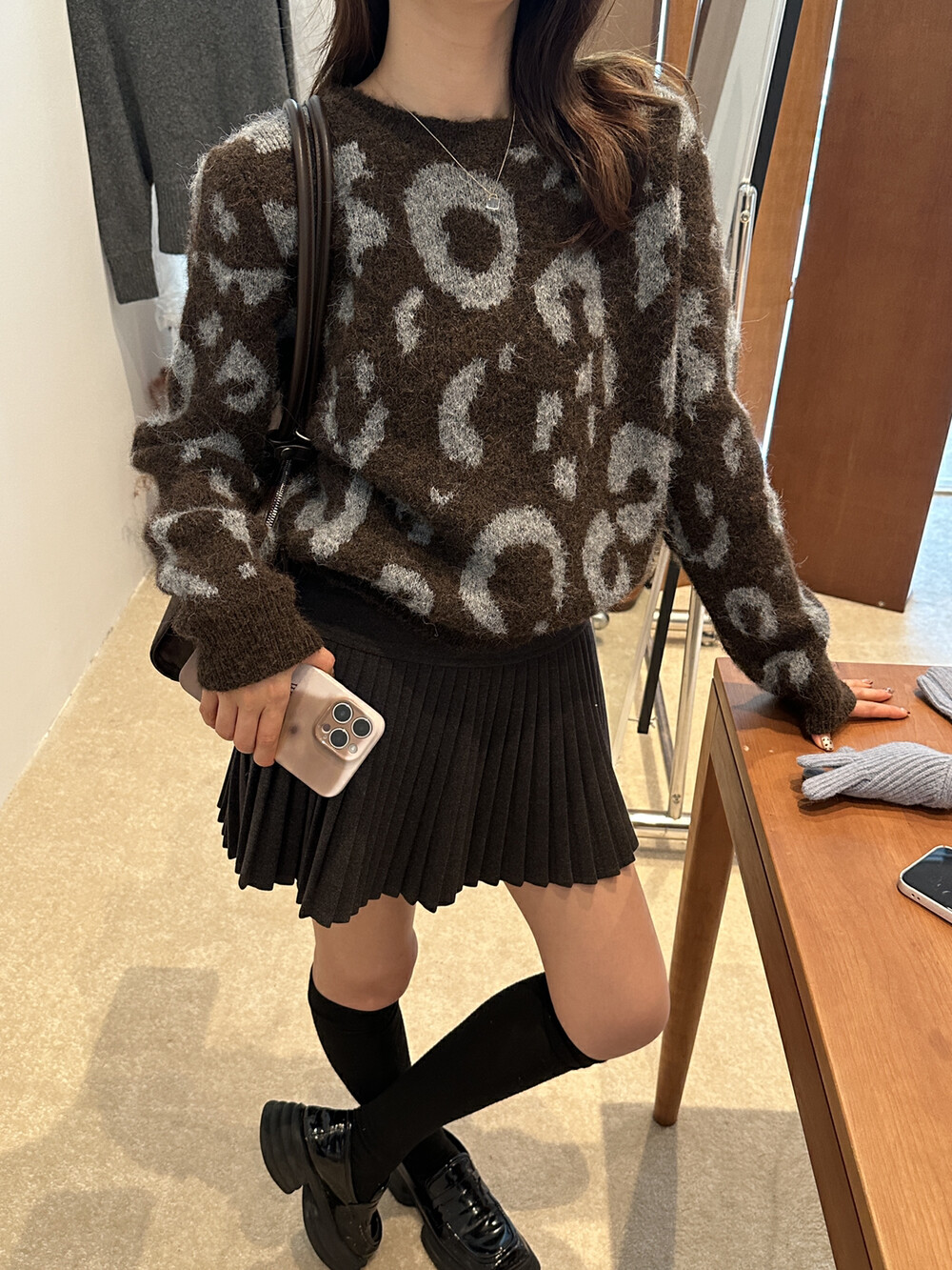 ふんわりヒョウ柄ニットプルオーバー