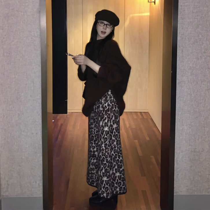 モダンヒョウ柄ロングスカート