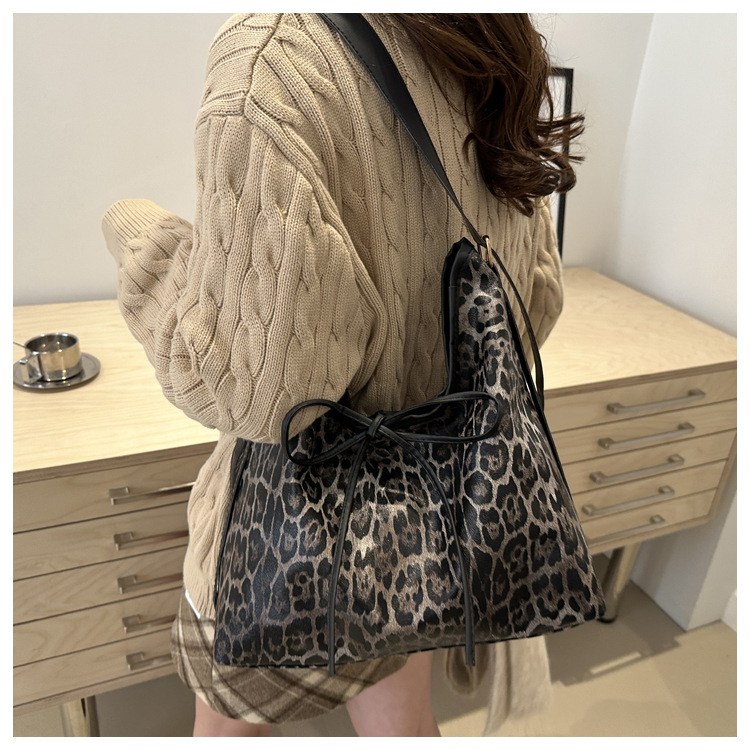 ワイルドヒョウ柄ショルダー