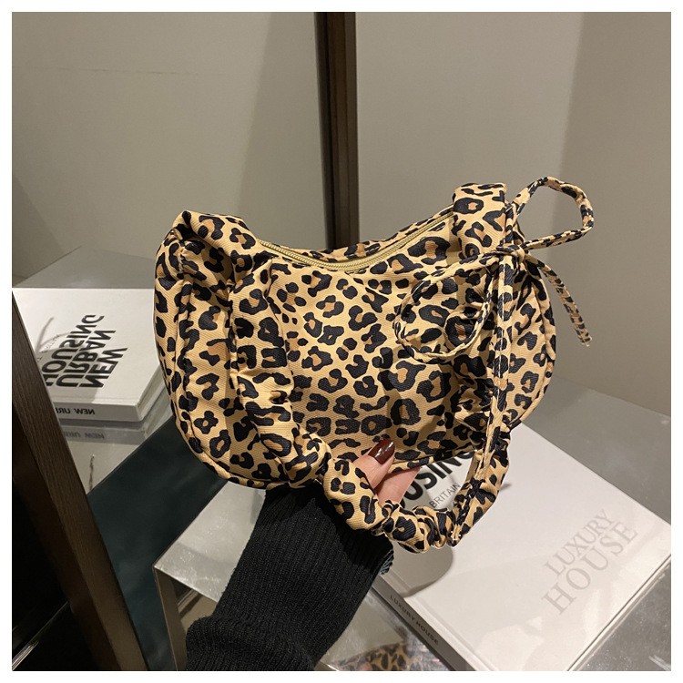 ヒョウ柄ショルダーバッグ レディース 斜め掛け小さめバッグ