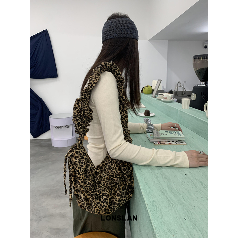 ふんわりヒョウ柄ショルダーバッグ