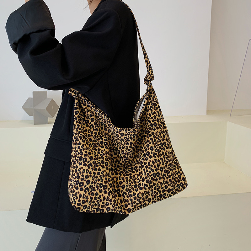 シンプル軽量 ヒョウ柄肩掛けバッグ
