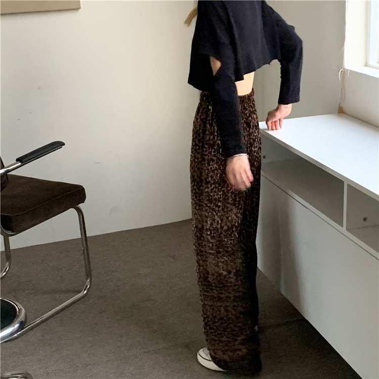 ヒョウ柄ワイドパンツ 伸縮性抜群 おしゃれカジュアル