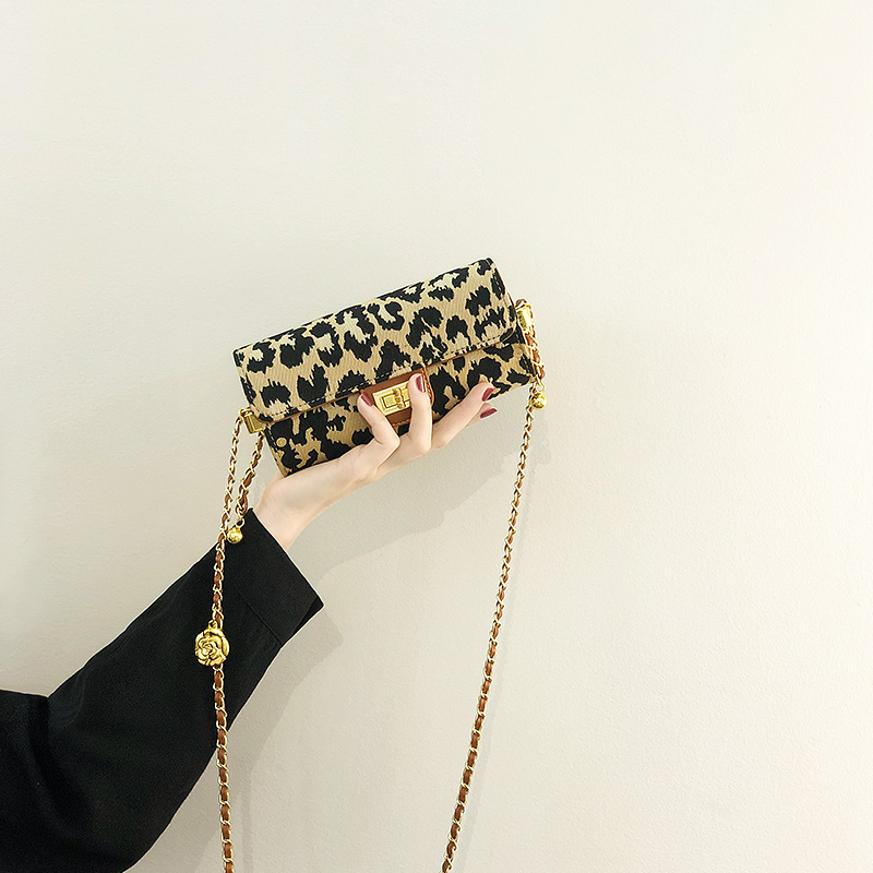 シックな円筒形ヒョウ柄ショルダーバッグ