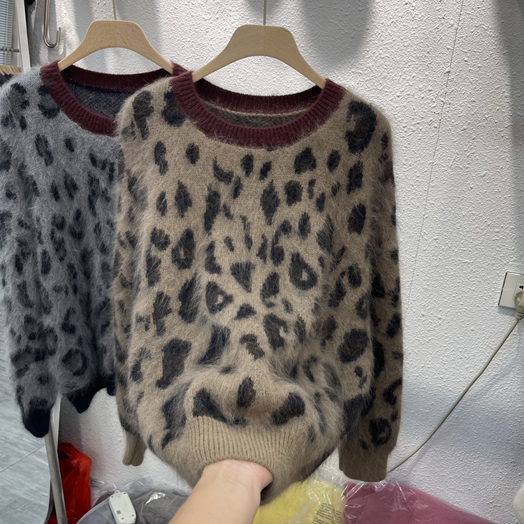 ふんわりヒョウ柄ニットアウター