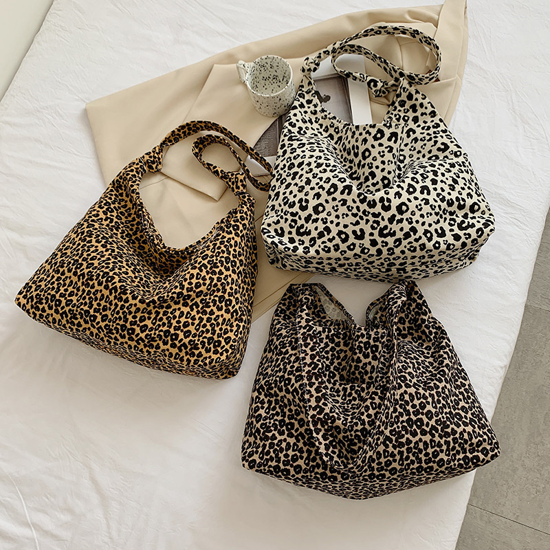 しなやかヒョウ柄ショルダーバッグ