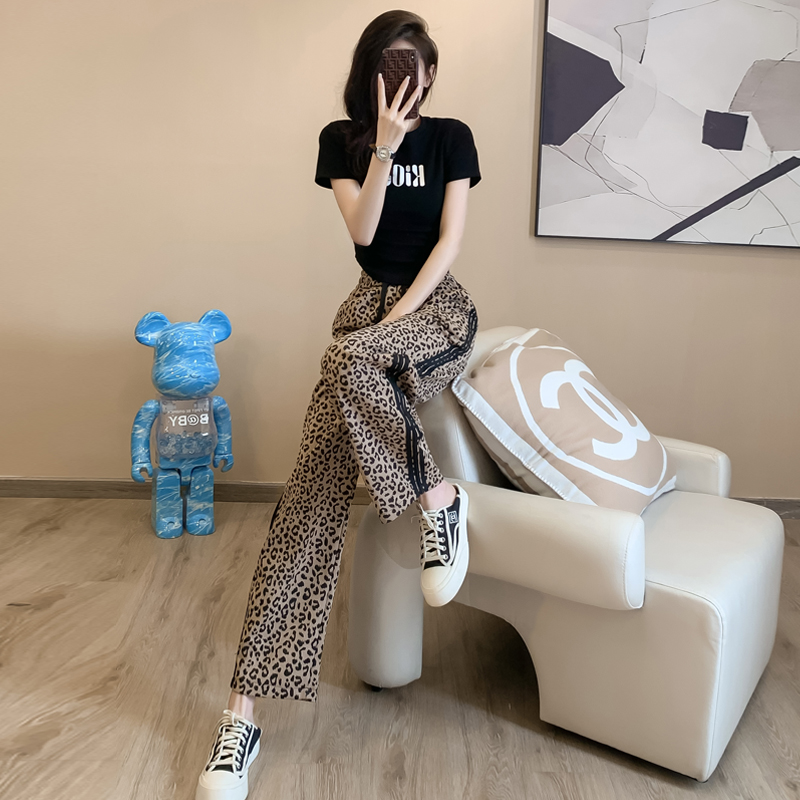 ヒョウ柄ストレートワイドパンツ