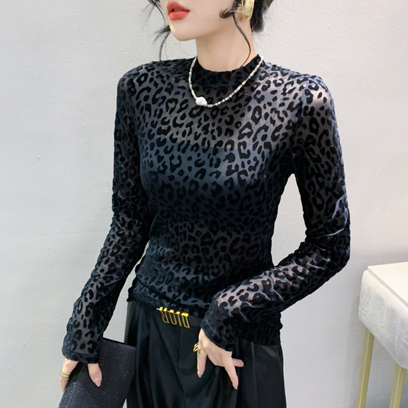 ヒョウ柄シアーベロアトップス