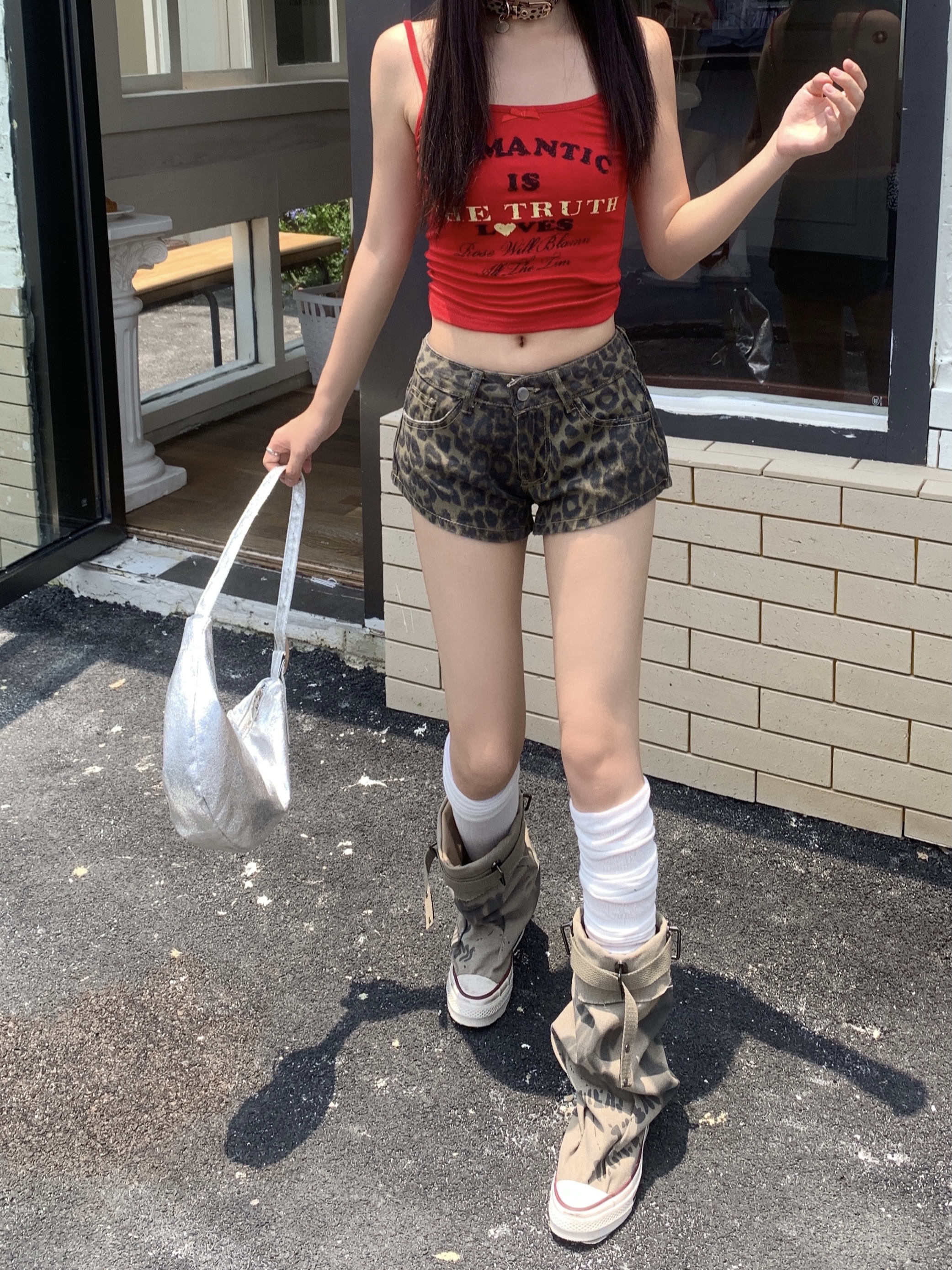 ヒョウ柄 野性的な魅力ヒョウ柄ショートパンツ