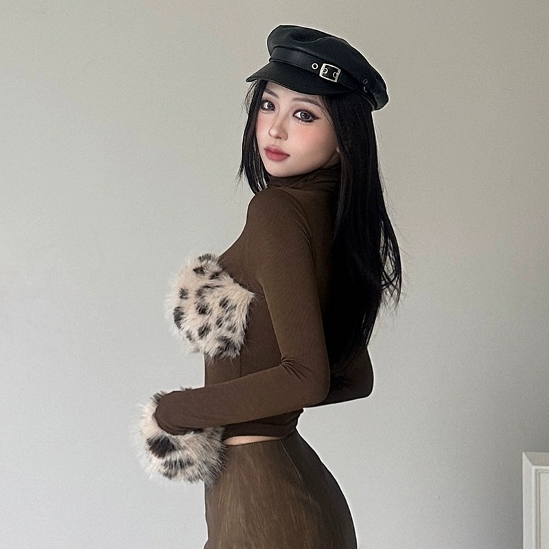 ふわもこヒョウ柄モチーフトップス