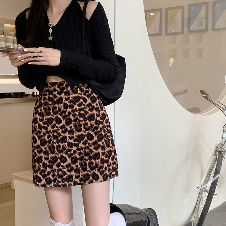 ヒョウ柄 野性美あふれるヒョウ柄ミニスカート