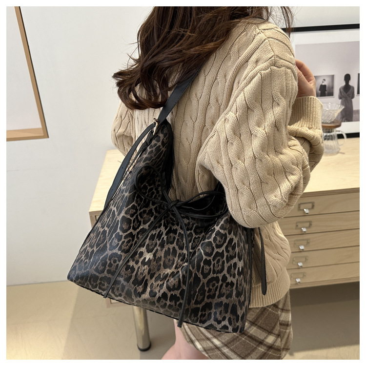 ワイルドヒョウ柄ショルダー