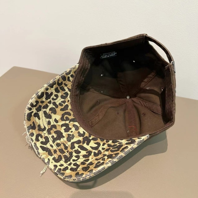 ヒョウ柄ツバ ラインストーンうさぎ 古着風帽子