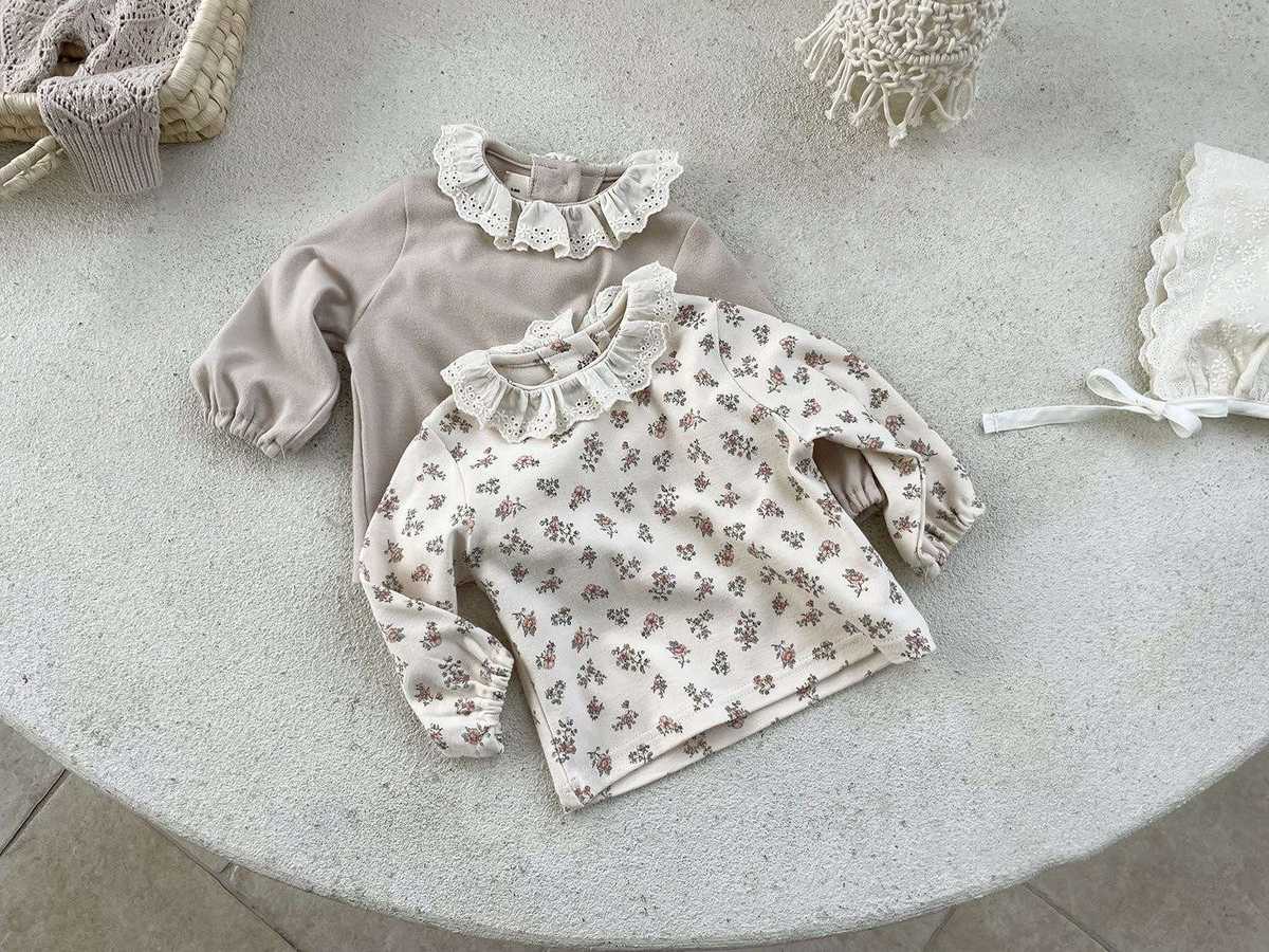 お出かけが待ち遠しい！上品なベビー服ブラウス5選