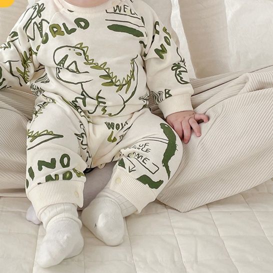 ベビー服 恐竜プリント長袖上下セット