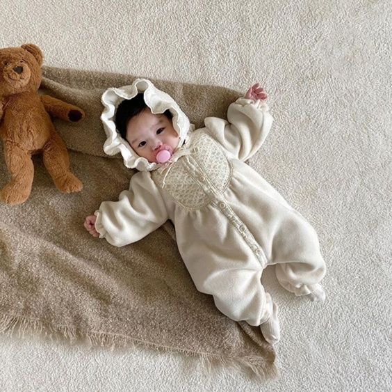 ベビー服新生児 フリル襟付き花びらフード長袖カバーオール